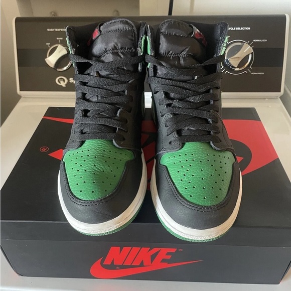 Jordan 1 High OG Pine Green 2.0 Size 10M - Picture 4 of 5